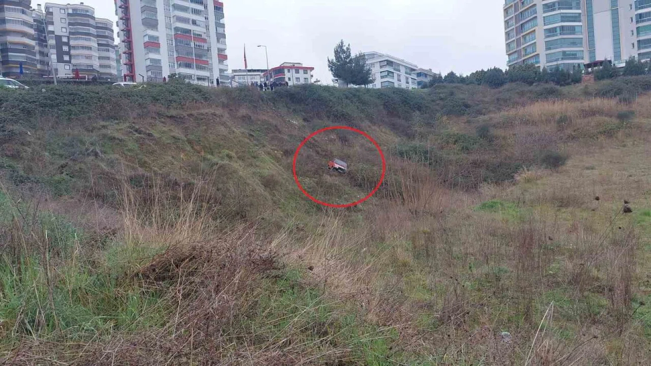 Otomobil 10 metre aşağıya uçtu: 1 yaralı