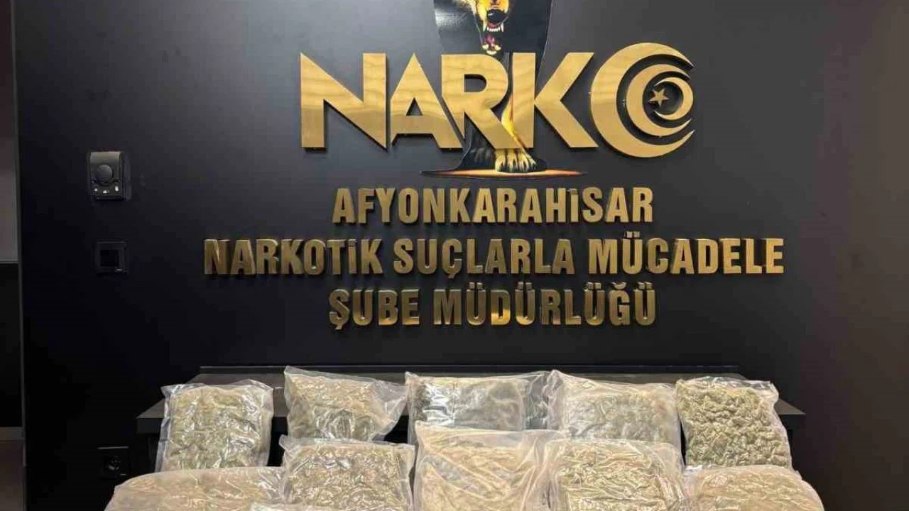 Polis kolilerle taşınan 9 kilogram uyuşturucu madde ele geçirdi