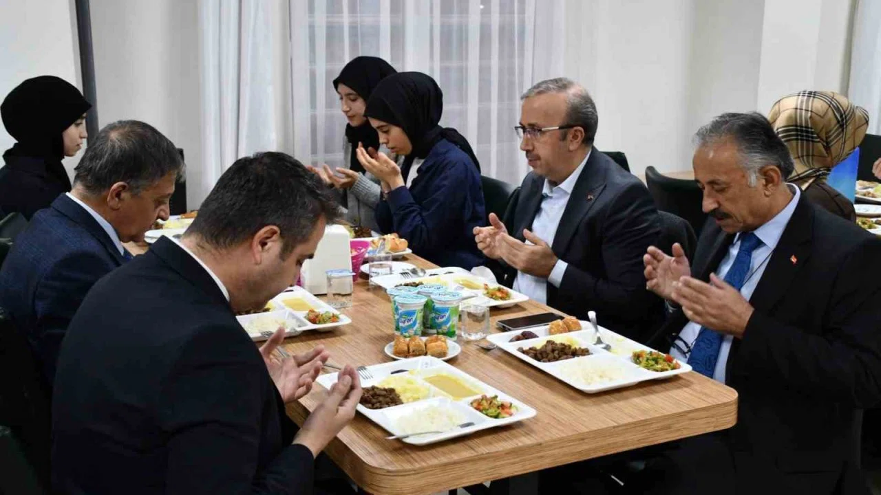 Ramazan ayının manevi ikliminde öğrencilerle buluşma