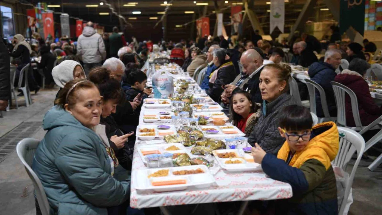 Ramazan’ın bereketi 1050 konutlar’da paylaşıldı