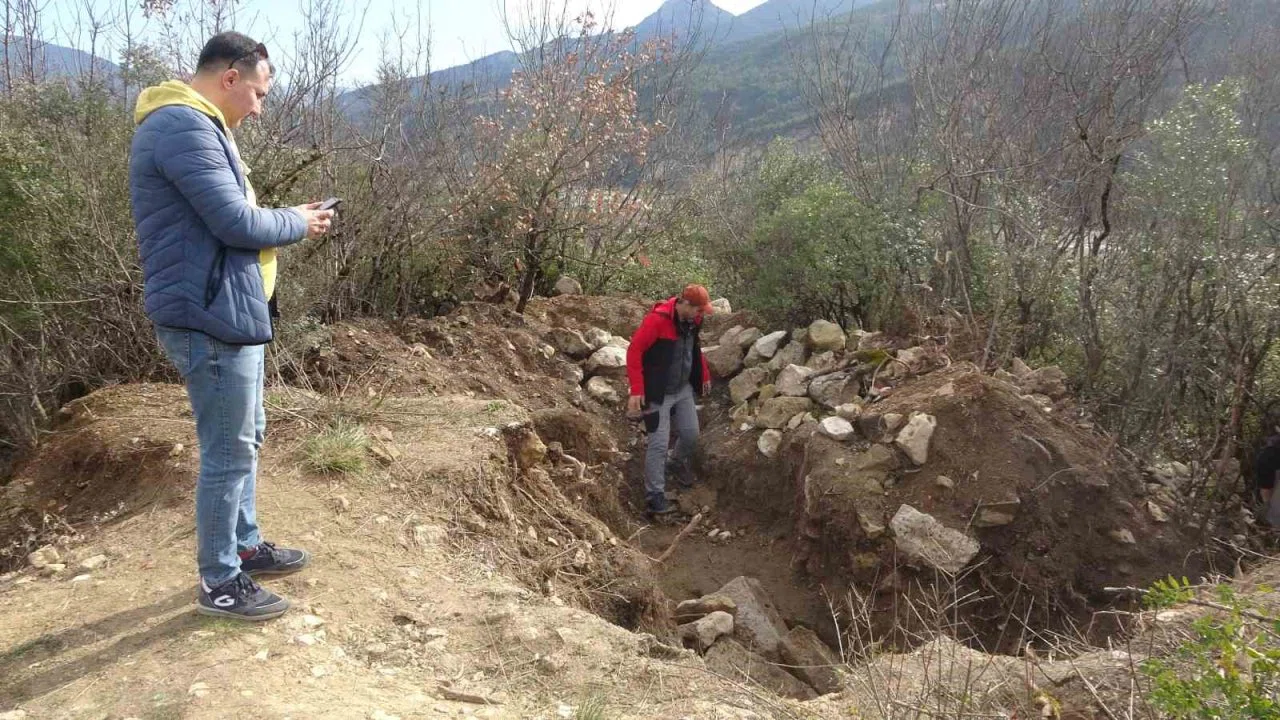 Roma dönemine ait kalıntıların bulunduğu bölge defineciler tarafından tahrip edildi