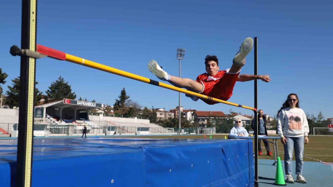 Safranbolu’da okul sporları atletizm yarışları gerçekleşti