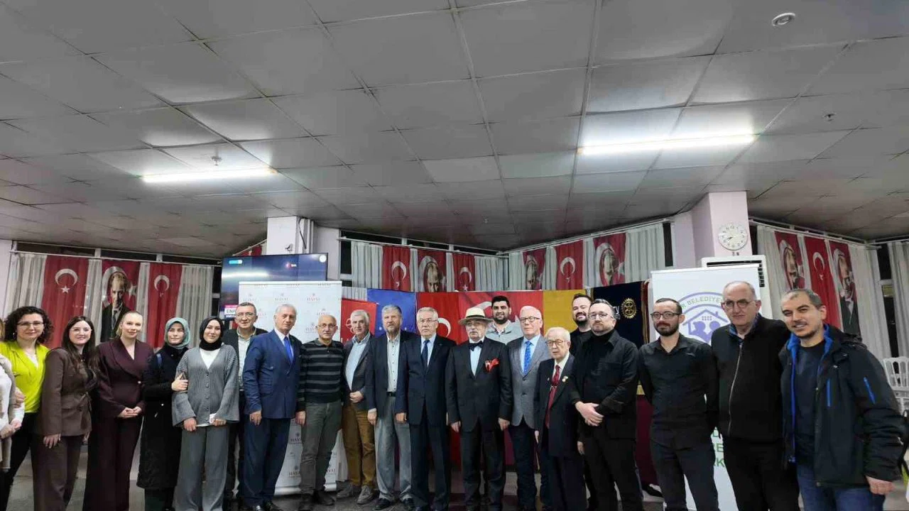 Sağlık çalışanları, huzur evi sakinleriyle iftarda