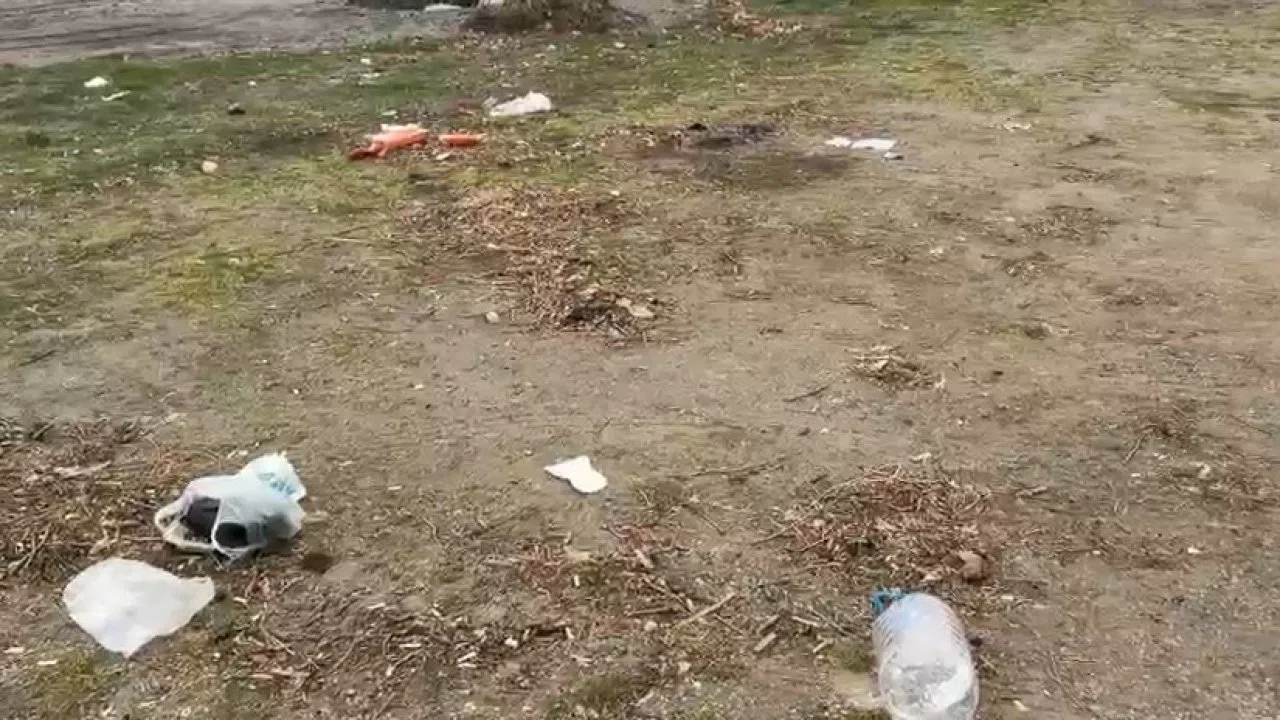 Sahilde çöp tepkisi: ’Karavancılar çevreyi kirletti’ iddiası