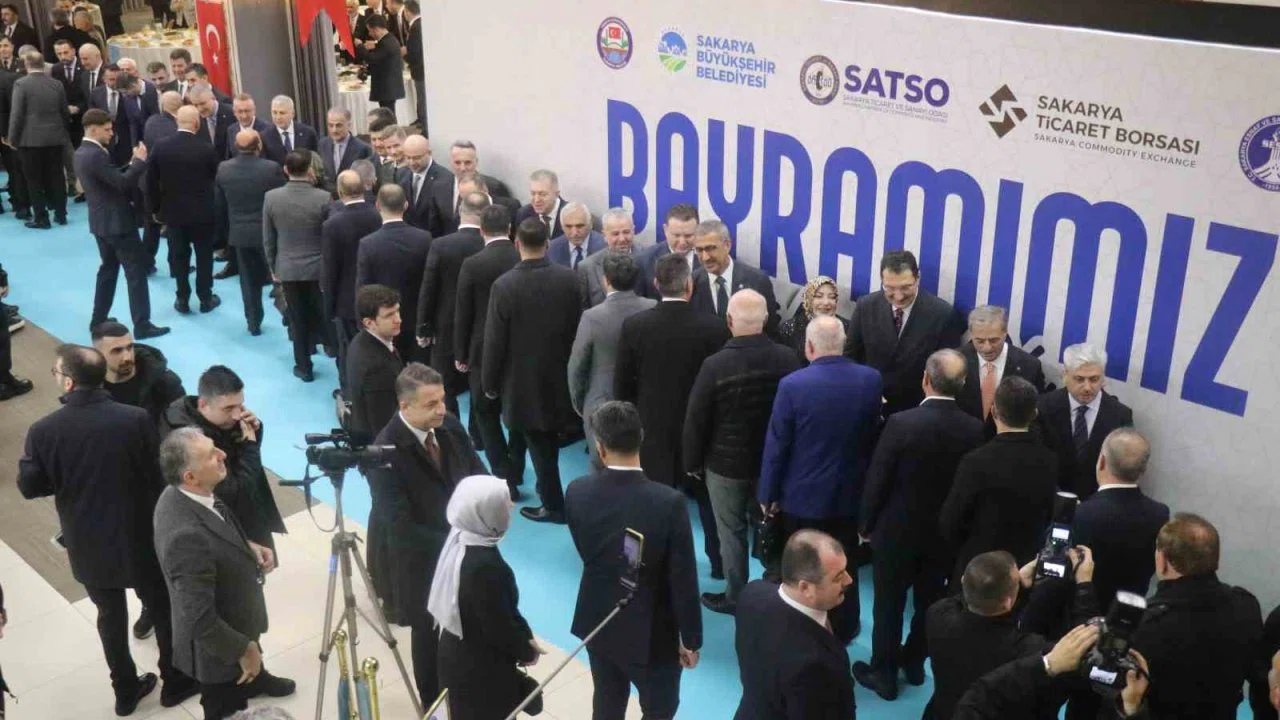 Sakarya protokolü ve vatandaş bayramlaştı