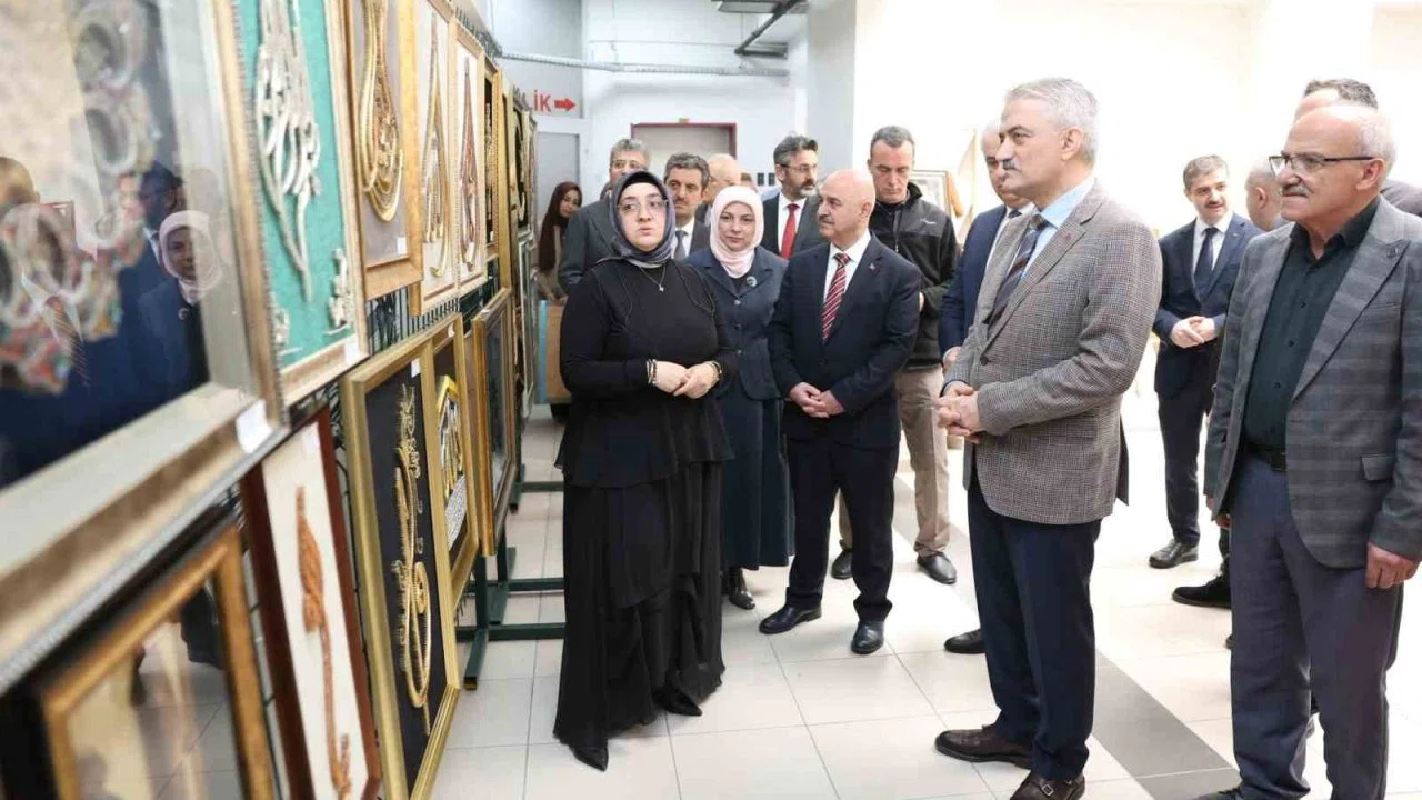 "Sanatın Diliyle Değerlerimiz" sergisi açıldı