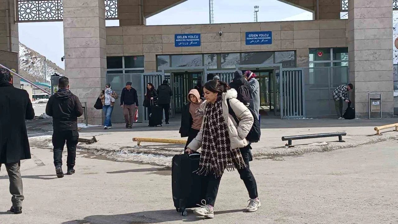 Savaş sonrası İranlılar ülkelerine dönüyor