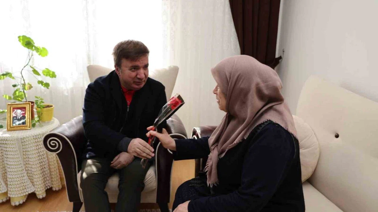 Şehit annesine 8 Mart ziyareti