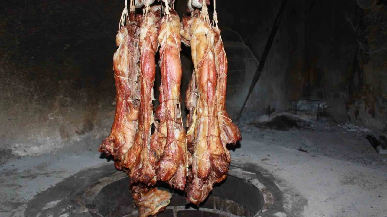 Siirt’in tescilli lezzeti büryan kebabı iftar sofrasının vazgeçilmezi oluyor