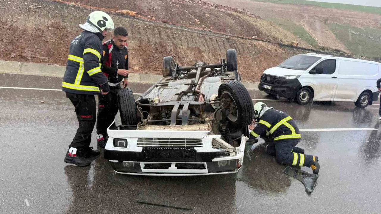 Siirt’te iki otomobil çarpıştı: 2 yaralı