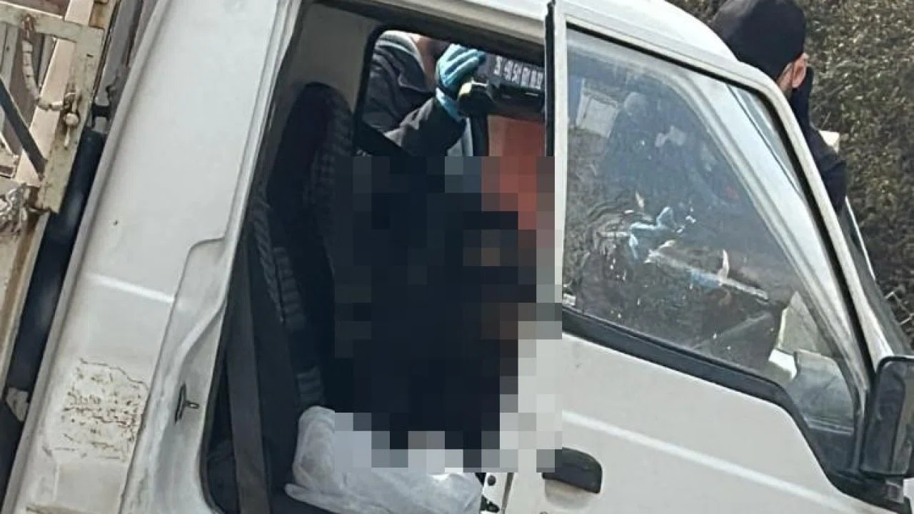 Sınıf öğretmeni arabasında ölü bulundu