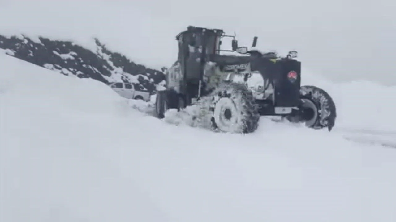Şırnak’ta ekiplerin kar mesaisi