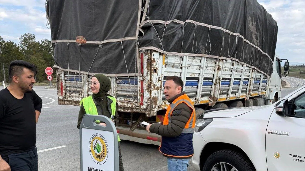 Tavşanlı’da orman emvali yüklü araçlar denetlendi