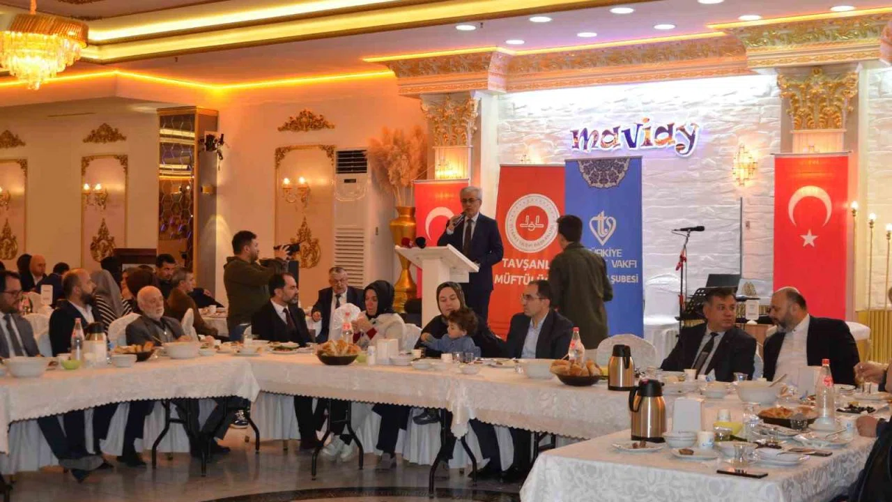 Tavşanlı’da üniversite öğrencileri iftarda buluştu