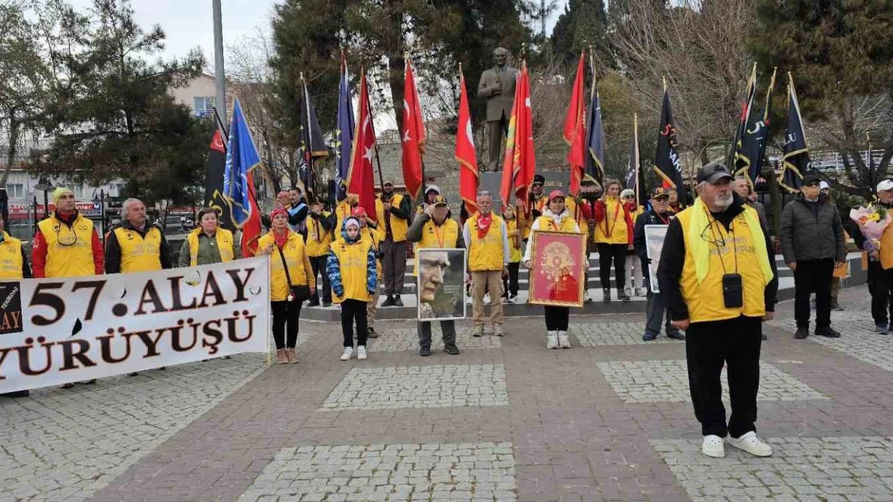 Tekirdağ’dan yola çıkan ’57’nci Alay’ korteji Gelibolu’ya ulaştı