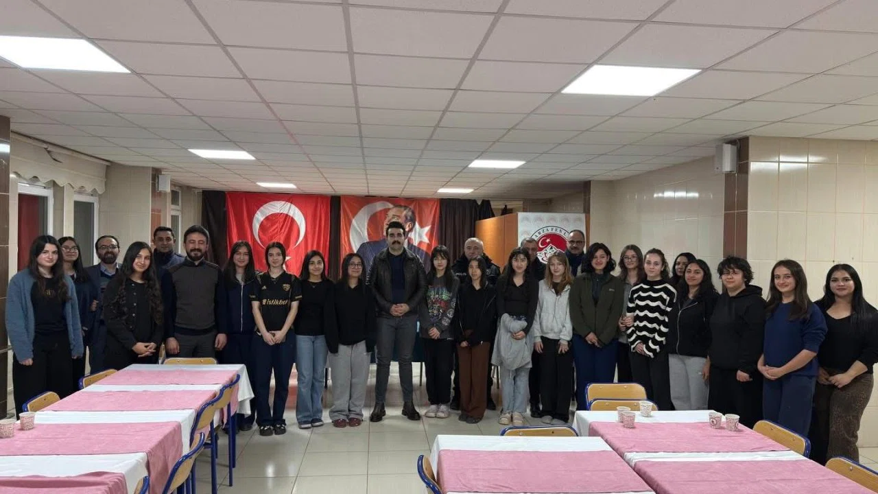 Tomarza protokolü öğrencilerle iftarda buluştu