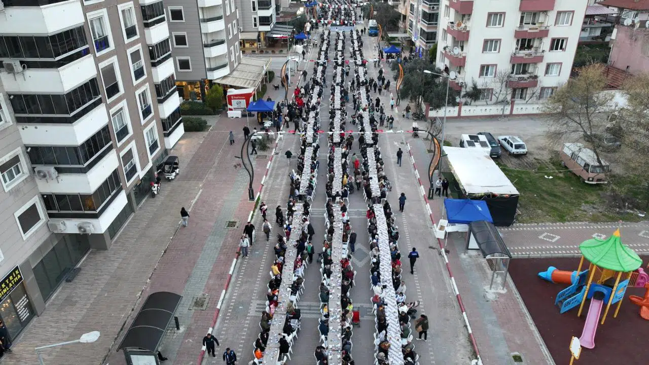 Torbalı'da 3 Bin Kişi Aynı Sofrada Buluştu
