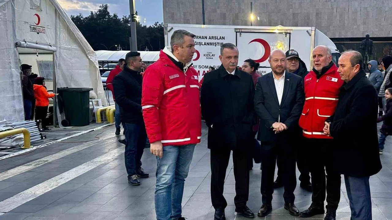 Türk Kızılay ve Yunusemre Belediyesi’nden 1000 kişilik iftar