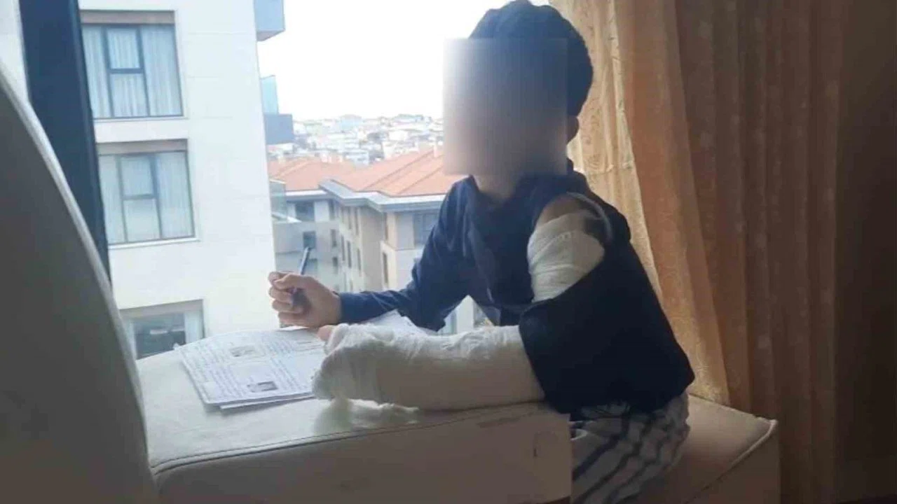Ümraniye’de akran zorbalığı iddiası: Çelme takılan öğrencinin kolu kırıldı, okul yönetimi ambulans çağırmadı
