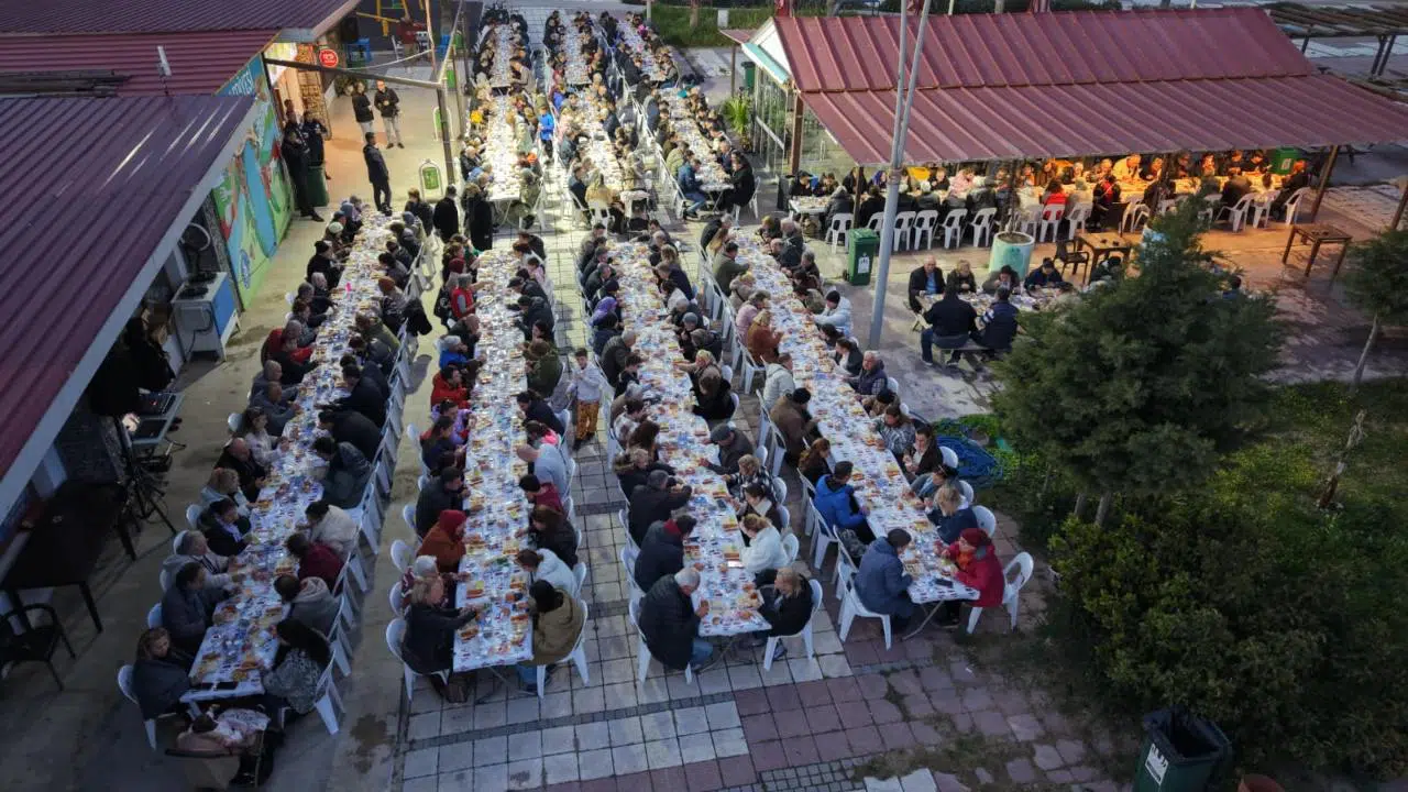 'Urla’da Ramazan’ın bereketi dayanışma sofralarında paylaşıldı'