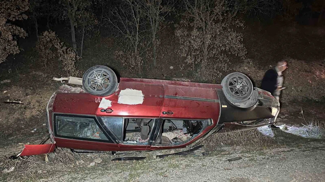 Uşak’ta iki otomobil çarpıştı: 2’si çocuk 5 yaralı