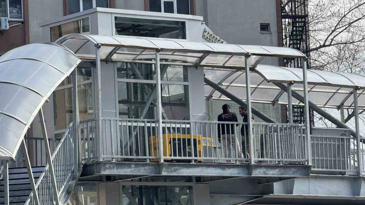 Üst geçit asansöründe sona gelindi