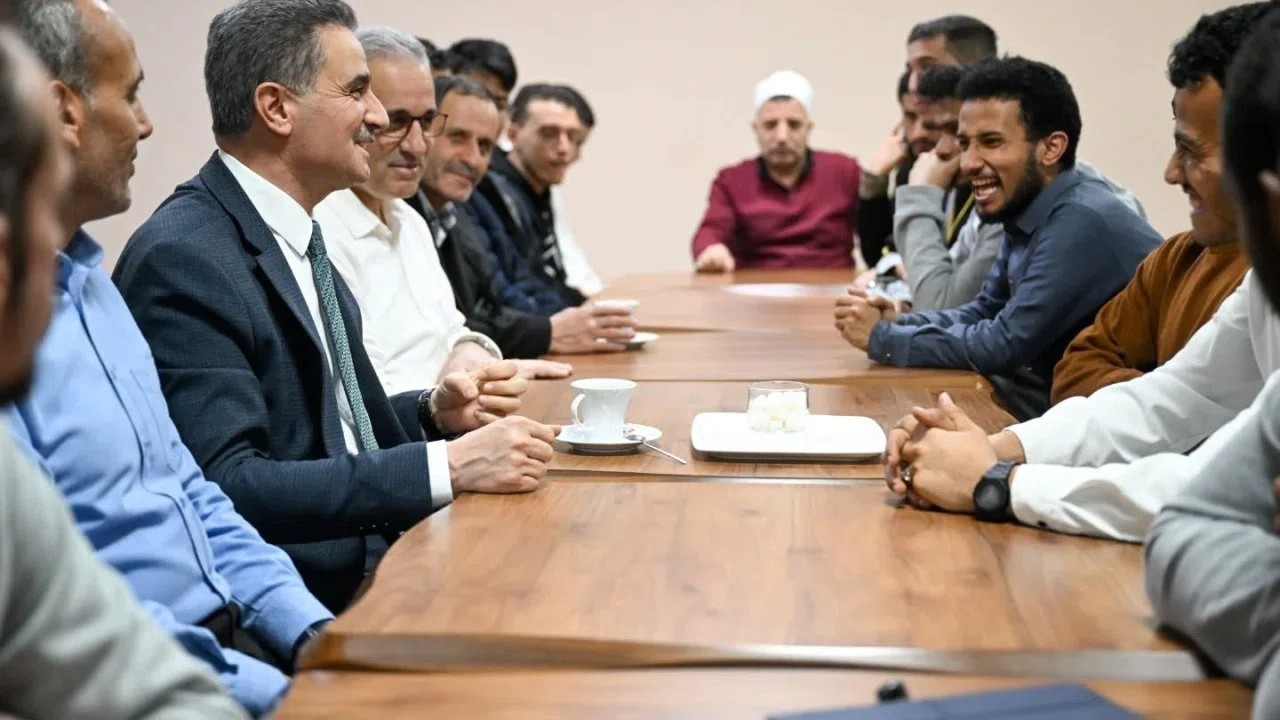 Vali Baruş  öğrencilerle iftar etti