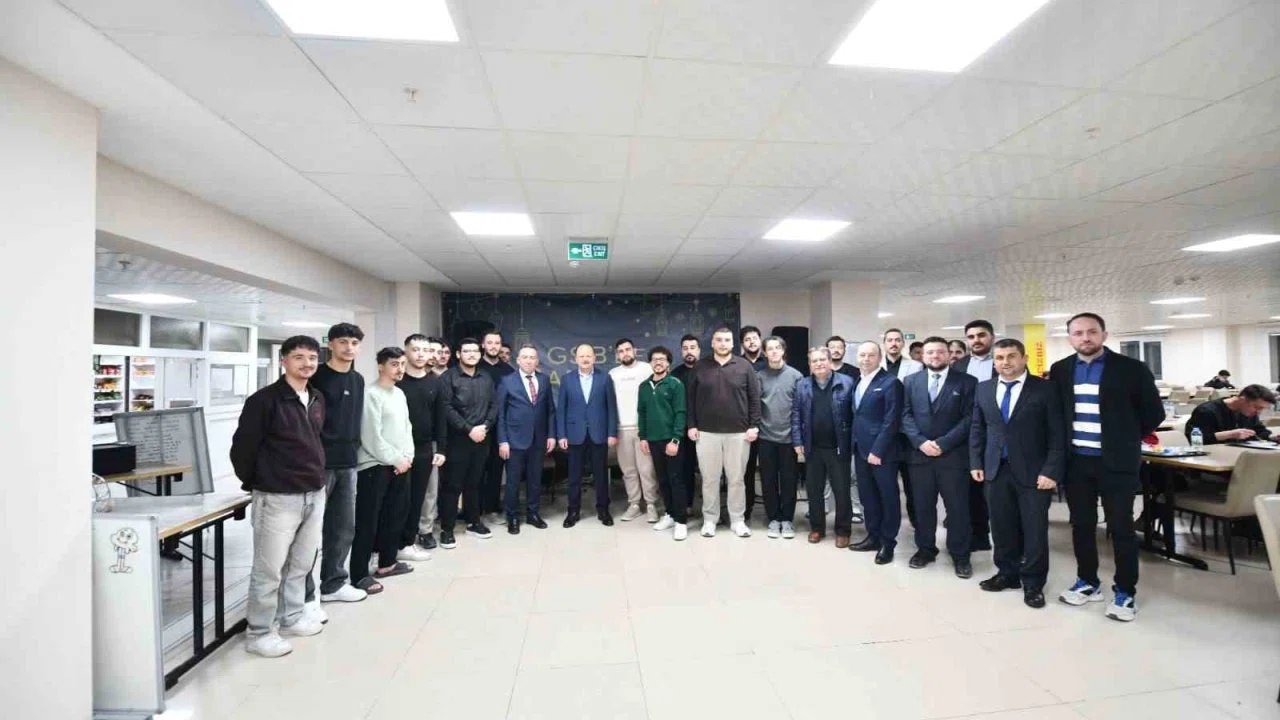 Vali Dallı, üniversite öğrencileriyle iftar sofrasında buluştu