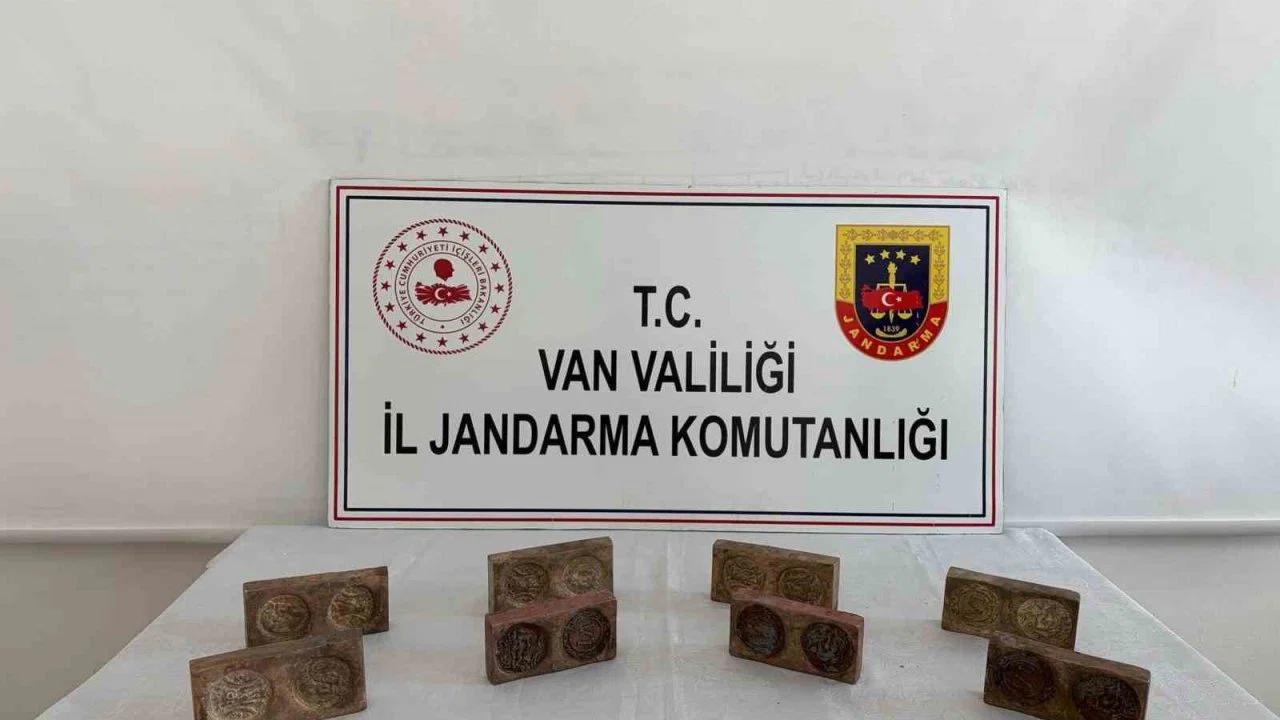 Van’da altın hammaddeli tarihi eser operasyonu: 3,5 milyon liralık eser ele geçirildi