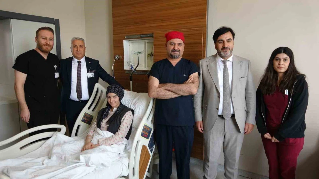 Van’da bölge tarihinde bir ilk: Göğüs kafesi açılmadan kalp ameliyatı yapıldı