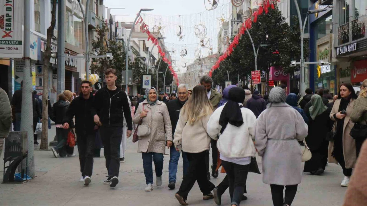 Vatandaşın bayram telaşı: Sokaklar doldu taştı