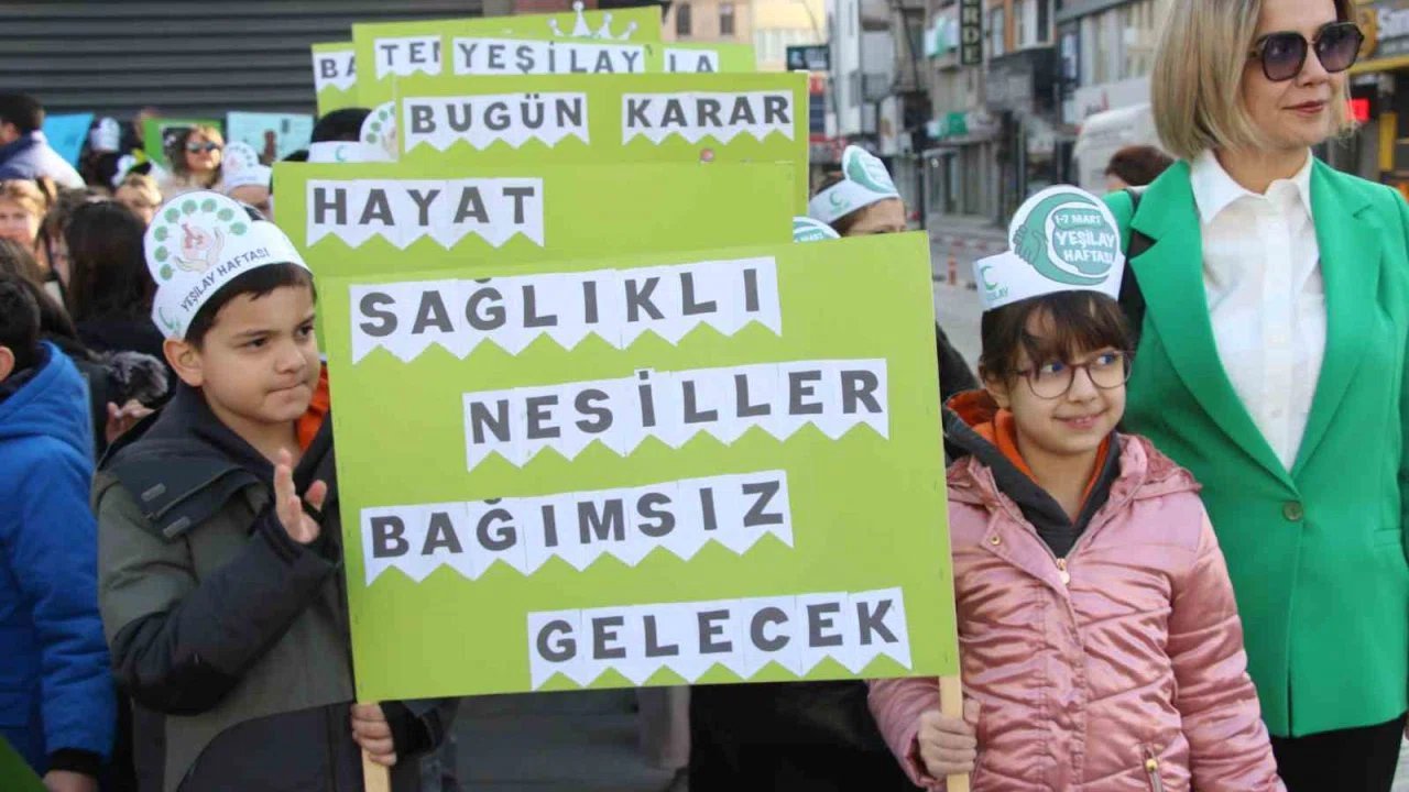 Yeşilay’dan Uşak’ta farkındalık yürüyüşü