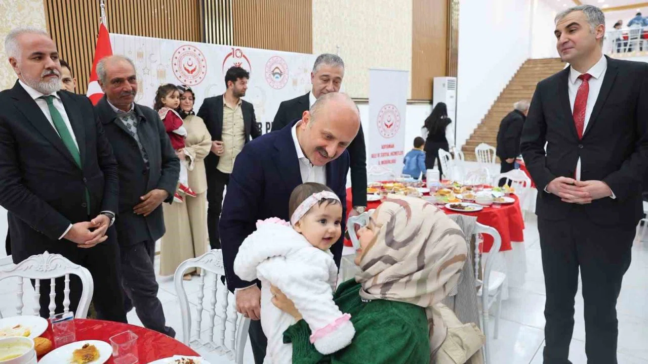 Yetim aileler iftar programında buluştu