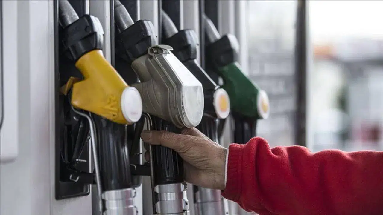 Akaryakıt fiyatları güncellendi motorin indirimi tabelaya yansıdı