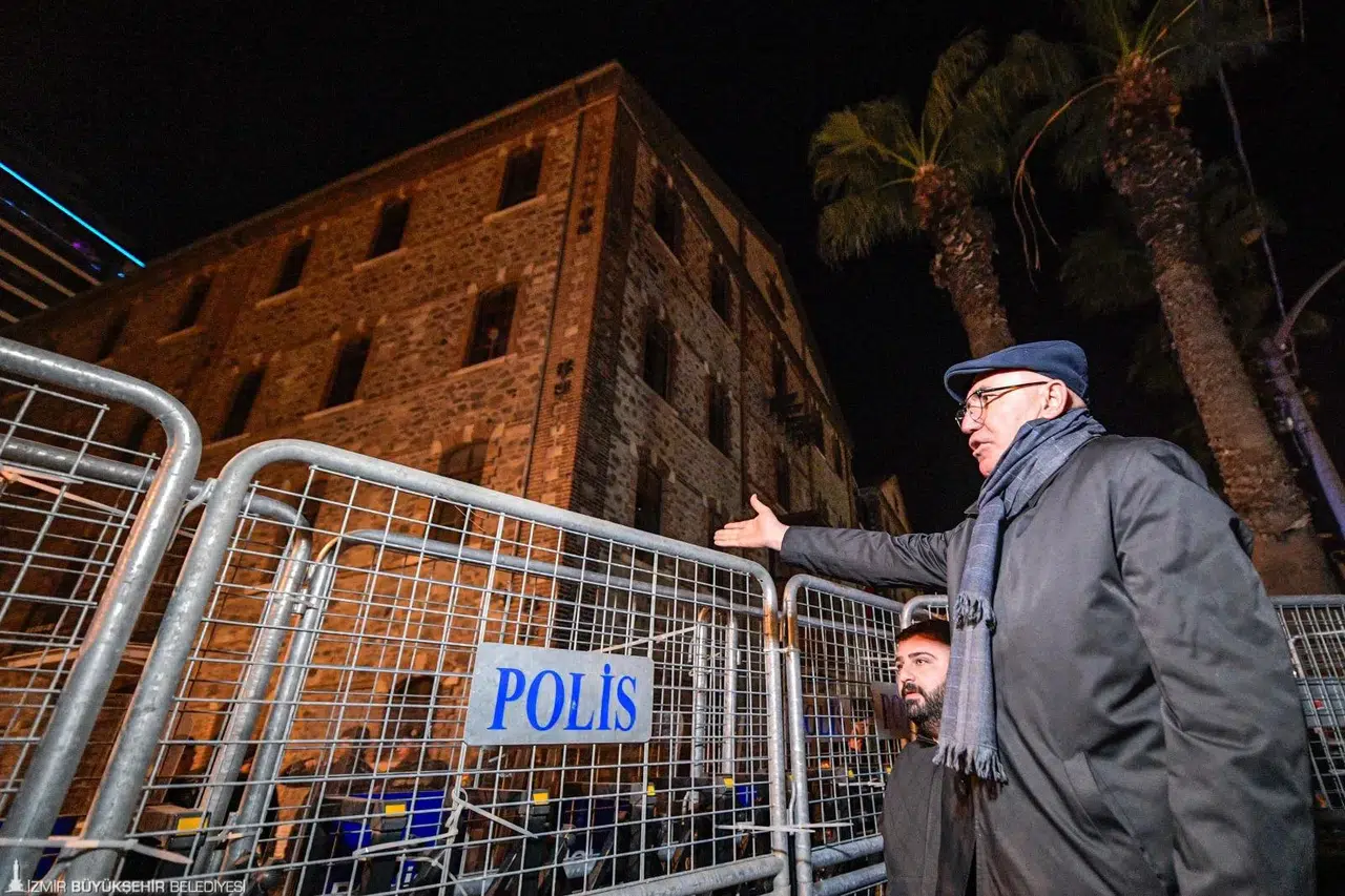 Meslek Fabrikası önünde gece nöbeti