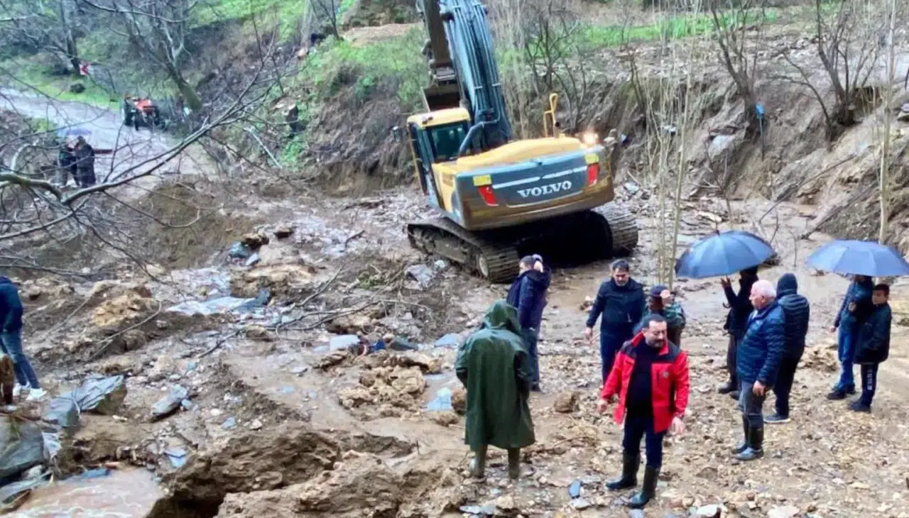 Ödemiş Belediyesi yağışlı mevsim sonrası aynı anda 7 bölgede sahada
