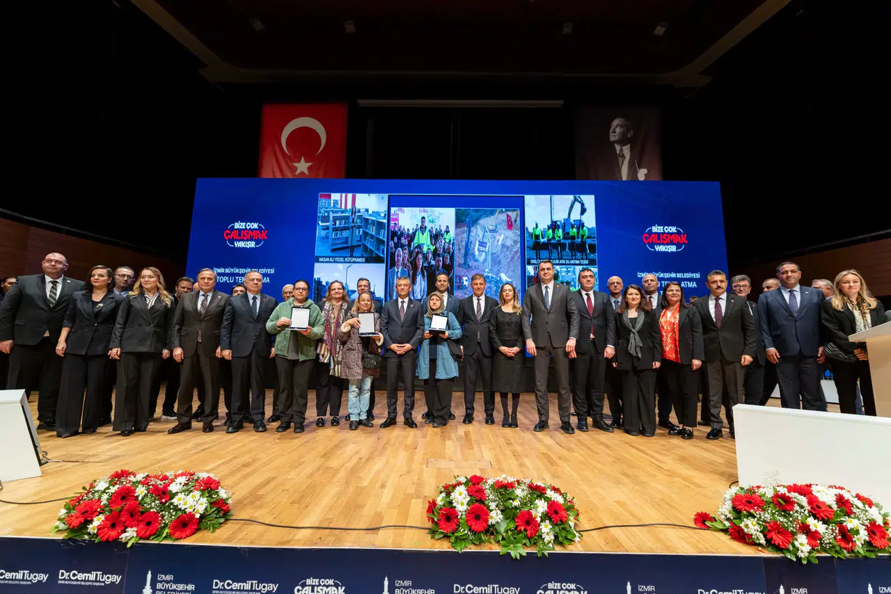 CHP Genel Başkanı Özel toplu açılış, temel atma ve anahtar teslim törenine katıldı