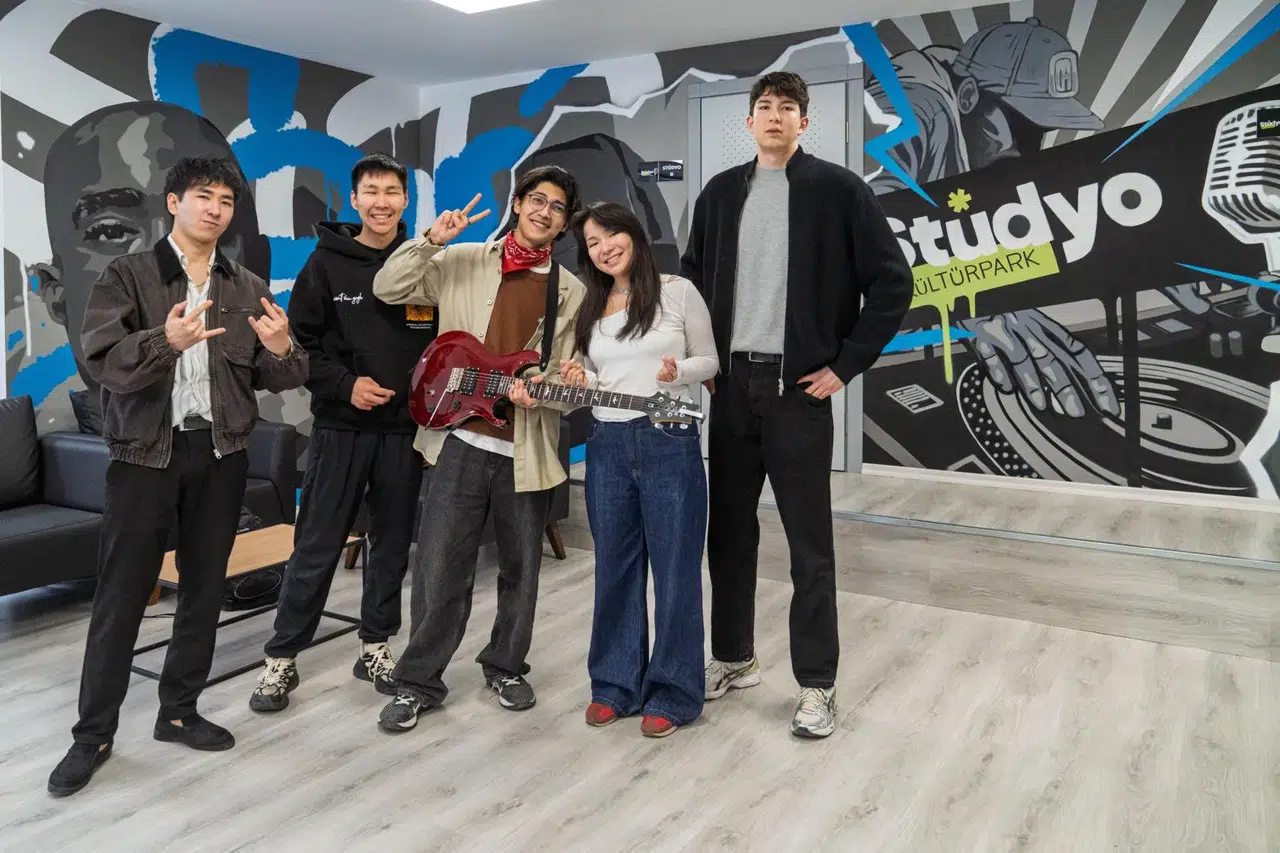 Stüdyo Kültürpark Kazakistanlı müzik grubuna kapılarını açtı