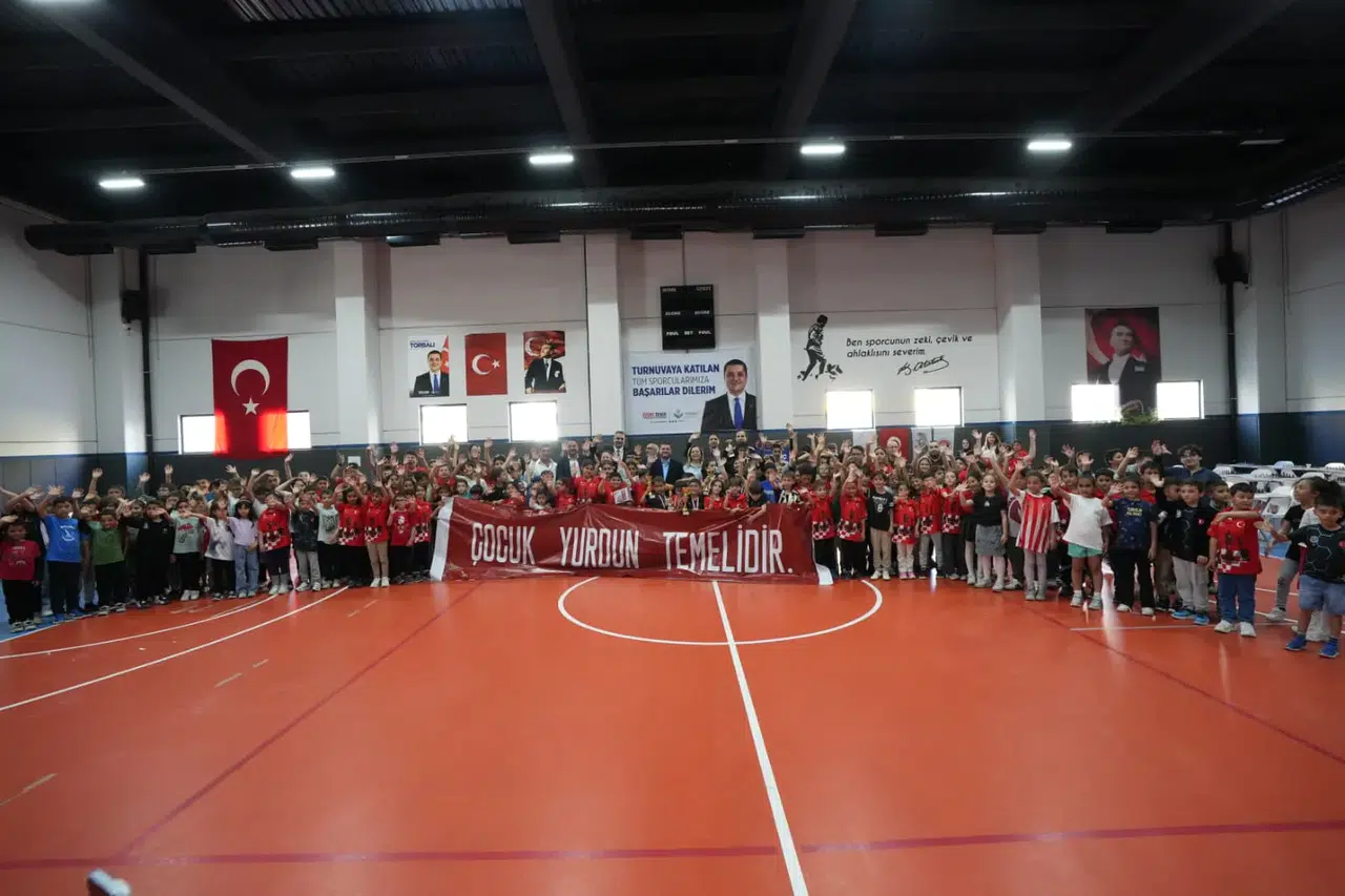Torbalı'da satranç şöleni: 208 sporcu aynı masada buluştu