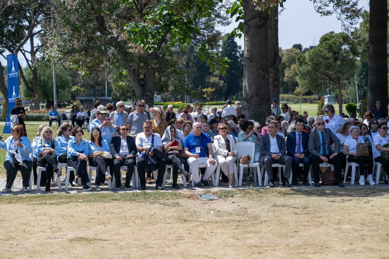 Bornova Belediyesi Sağlık Vizyonuyla 3. Yaş Üniversitesi Şenliği'nde