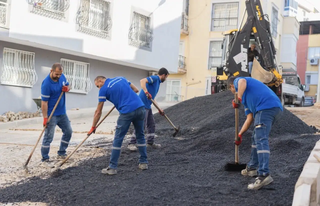 Başkan Yiğit Düğmeye Bastı: Balçova'da Asfalt Çalışmaları Yeniden Hız Kazandı