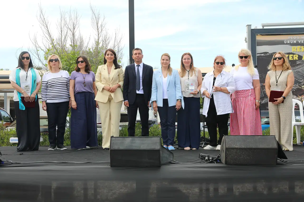 Seferihisar'da “Bir Çınar Bin Umut” Etkinliği: Üçüncü Yaş Üniversitesi Dönem Sonu Coşkuyla Kutlandı