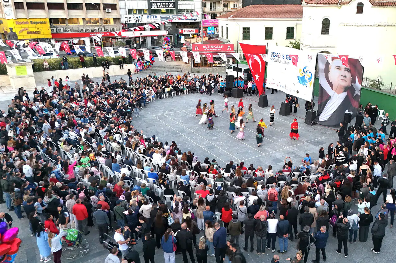 Ertelenen Etkinlik Hıdırellez Akşamında Hayat Buldu, Meydan Dansla Doldu