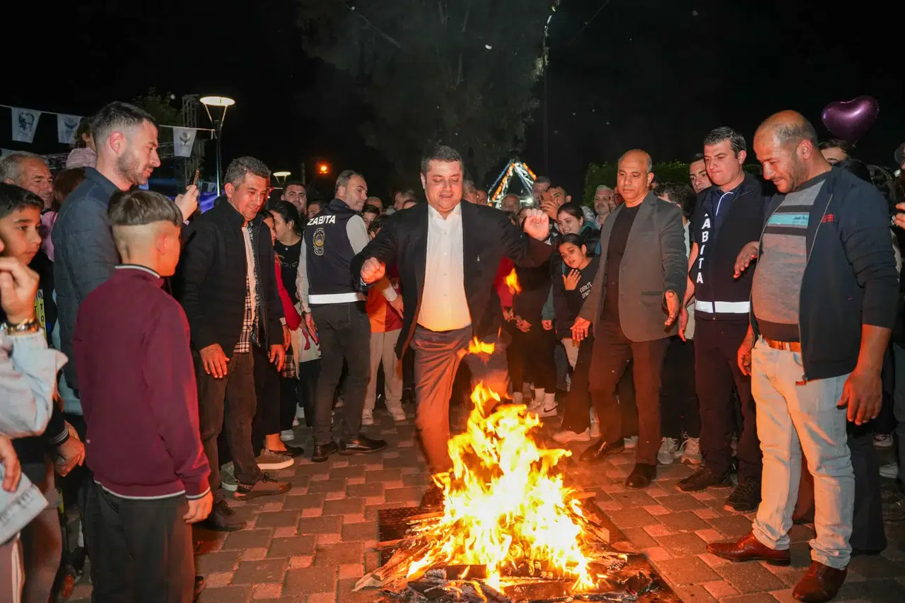 Torbalı’da Hıdırellez Coşkusu: Binler Ateşten Atladı, Gece Müzikle Şenlendi