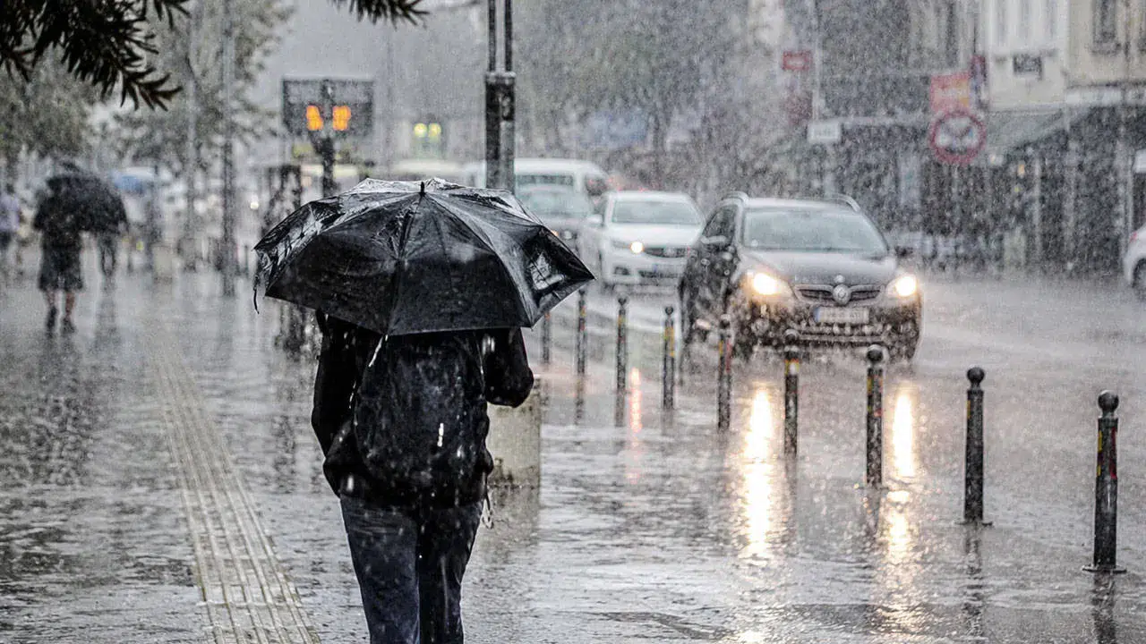Meteoroloji'den İzmir için kritik uyarı: 32 ilde gök gürültüsü bekleniyor