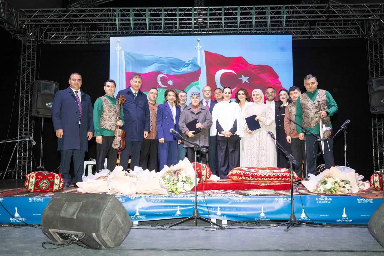 40 yıllık kardeşlik şarkılarla kutlandı
