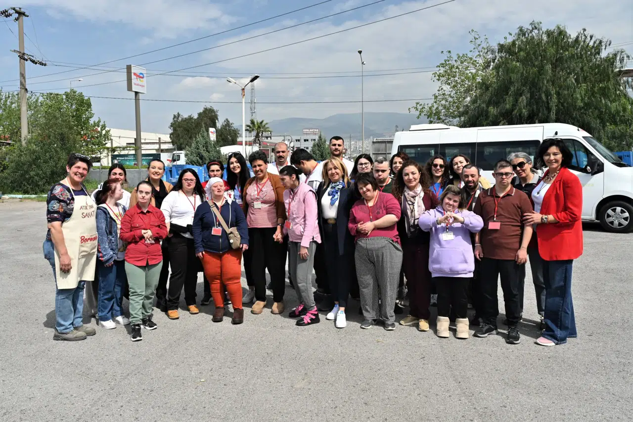 Bornova'da Özel Bireylerden Doğaya Anlamlı Dokunuş