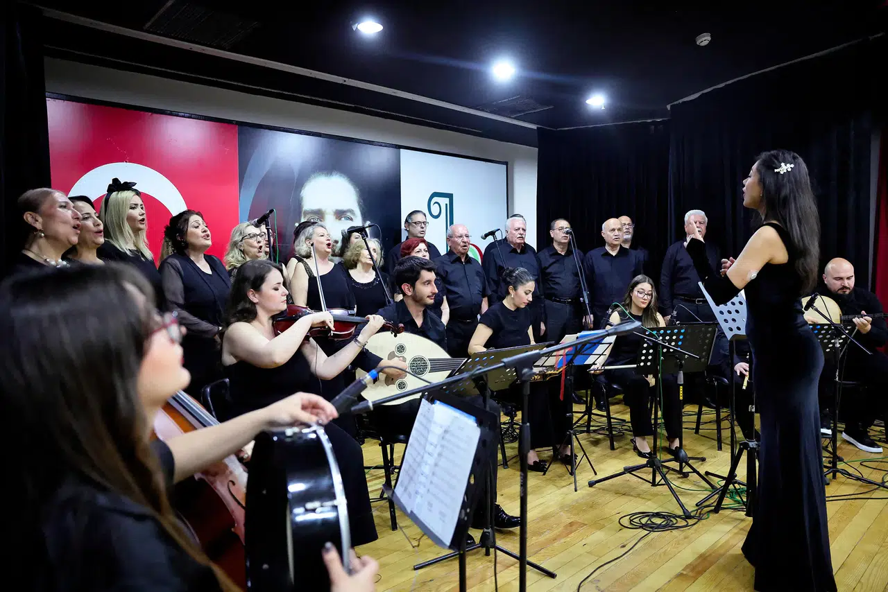 Bayraklı'da Anneler Günü Türk Sanat Müziğiyle Kutlanıyor