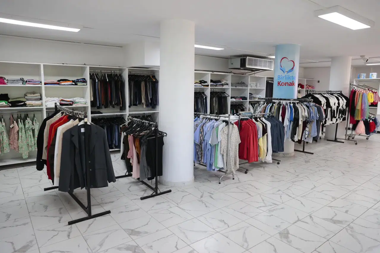 Konak Giysi Market’te bayram neşesi yaşandı