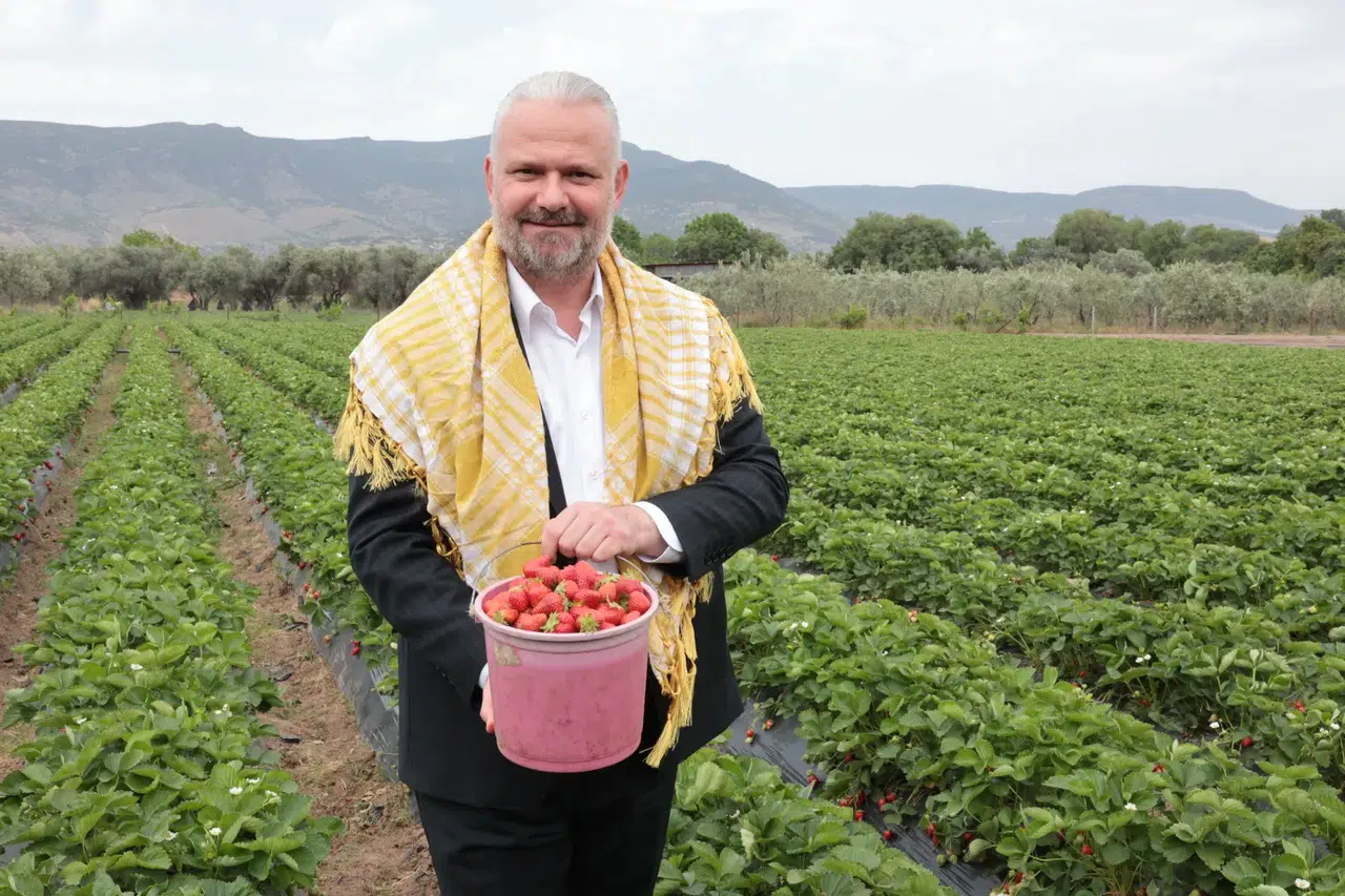 Dev Sanatçılar, Menemen'de Sahne Alacak